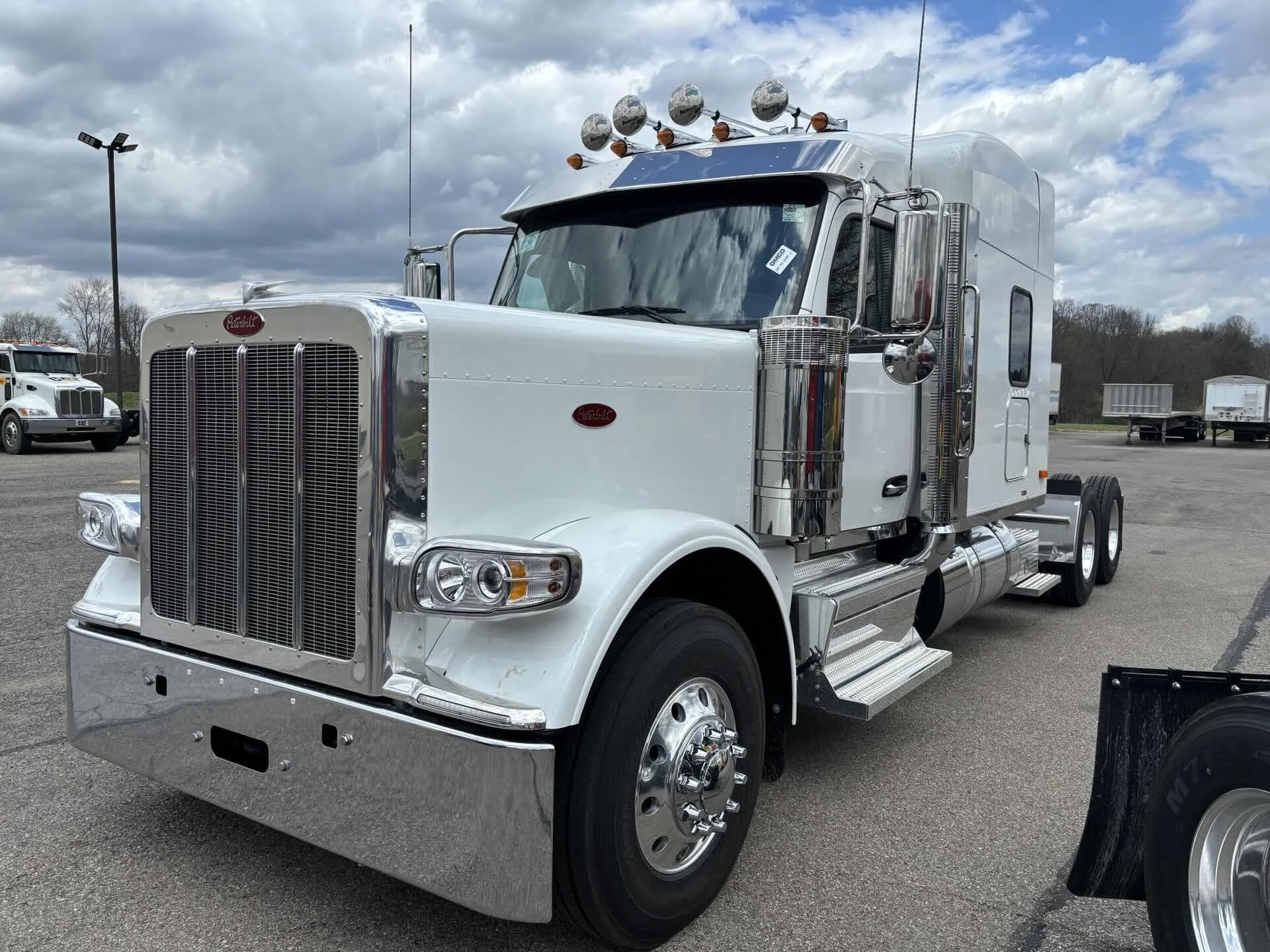 2027 Peterbilt 589 in Zanesville, OH