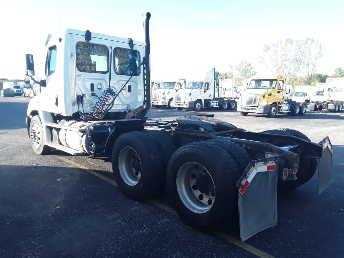 2019 Freightliner Cascadia in Hilliard, OH — photo 6