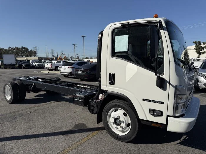 2026 Isuzu NRR — photo 23