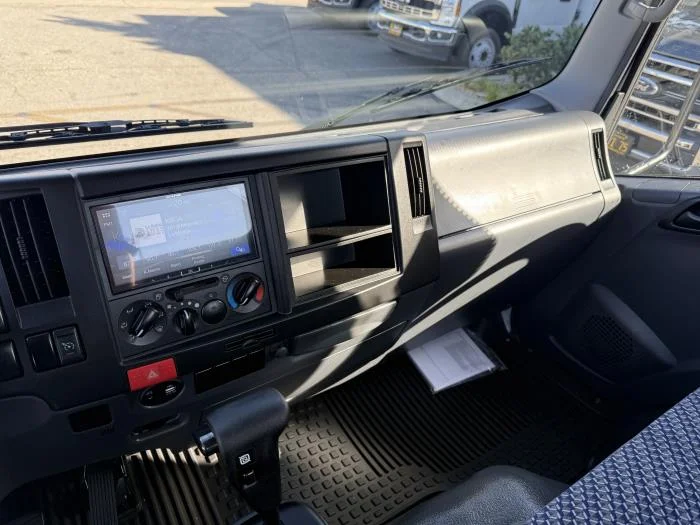 2026 Isuzu NRR — photo 12