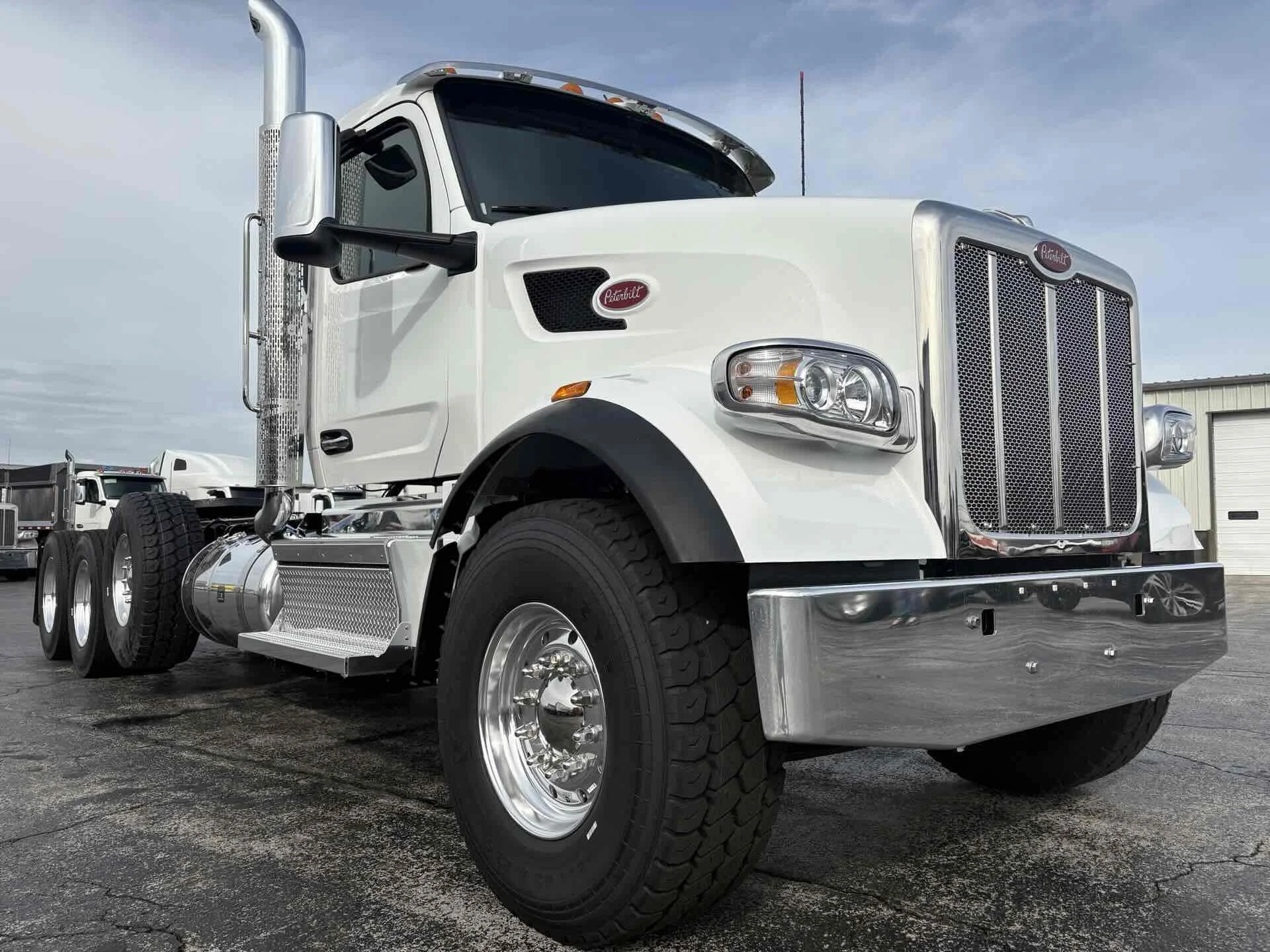 2027 Peterbilt 567 in Findlay, OH — photo 2
