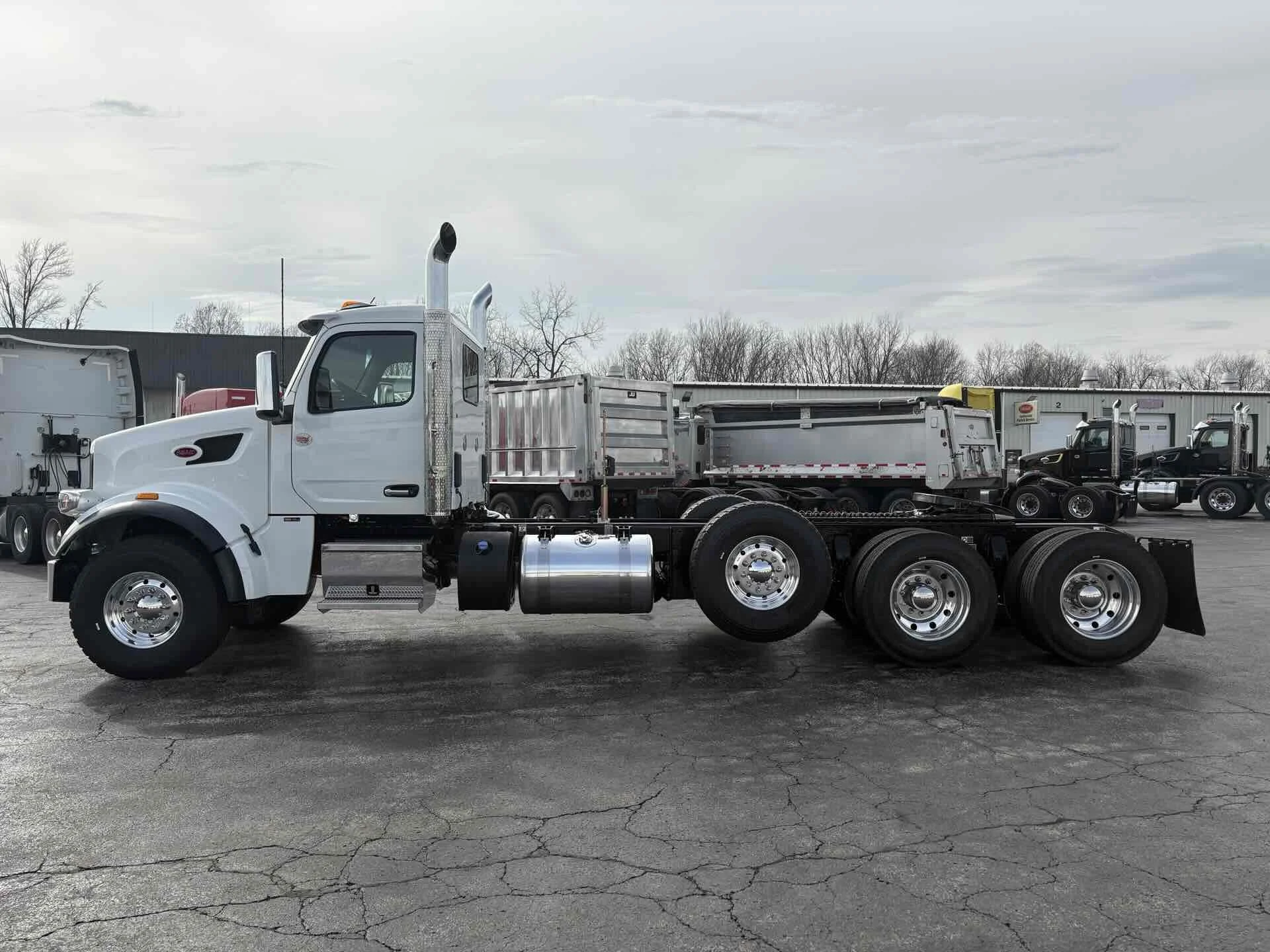 2027 Peterbilt 567 in Findlay, OH — photo 4