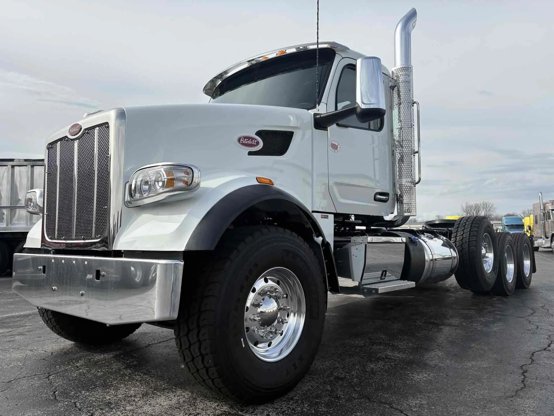 2027 Peterbilt 567 in Findlay, OH