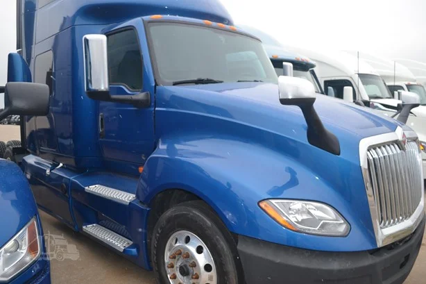 2023 International LT in Location: Joliet, IL — photo 9