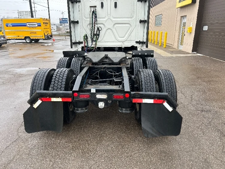 2022 Freightliner Cascadia - image 6