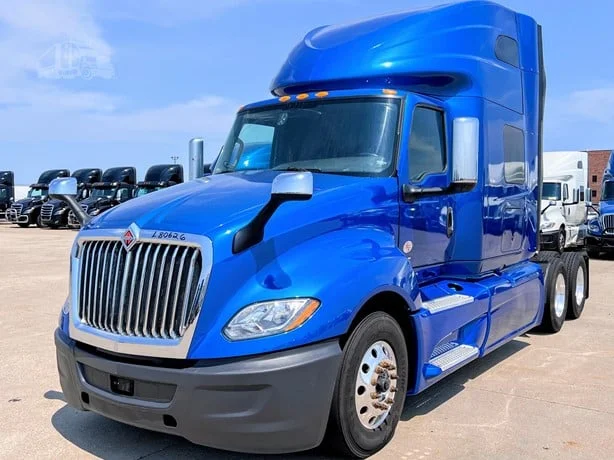 2023 International LT in Location: Dallas, TX — photo 2