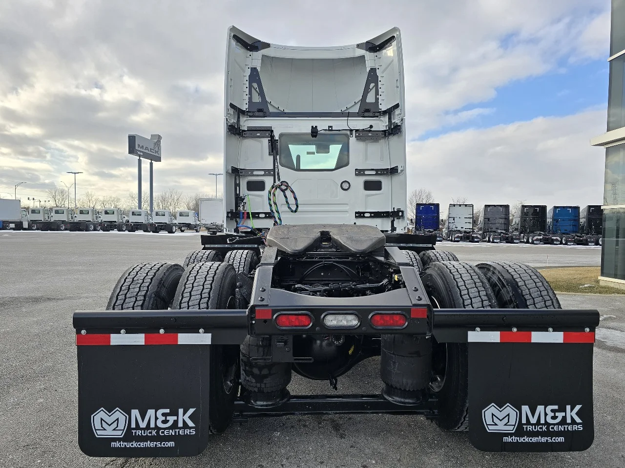 2026 Volvo VNL 300 in Toledo, OH — photo 5