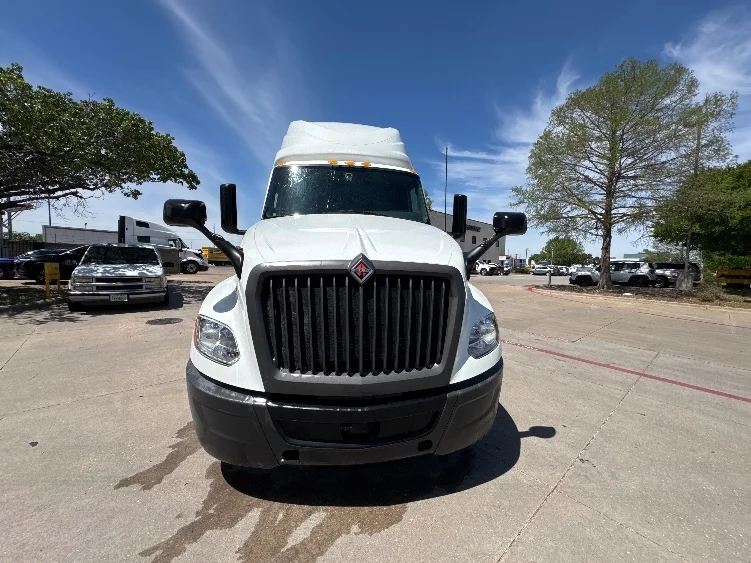 2023 International LT - image 2