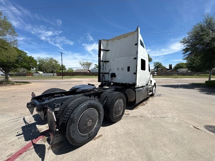 2023 International LT - image 7