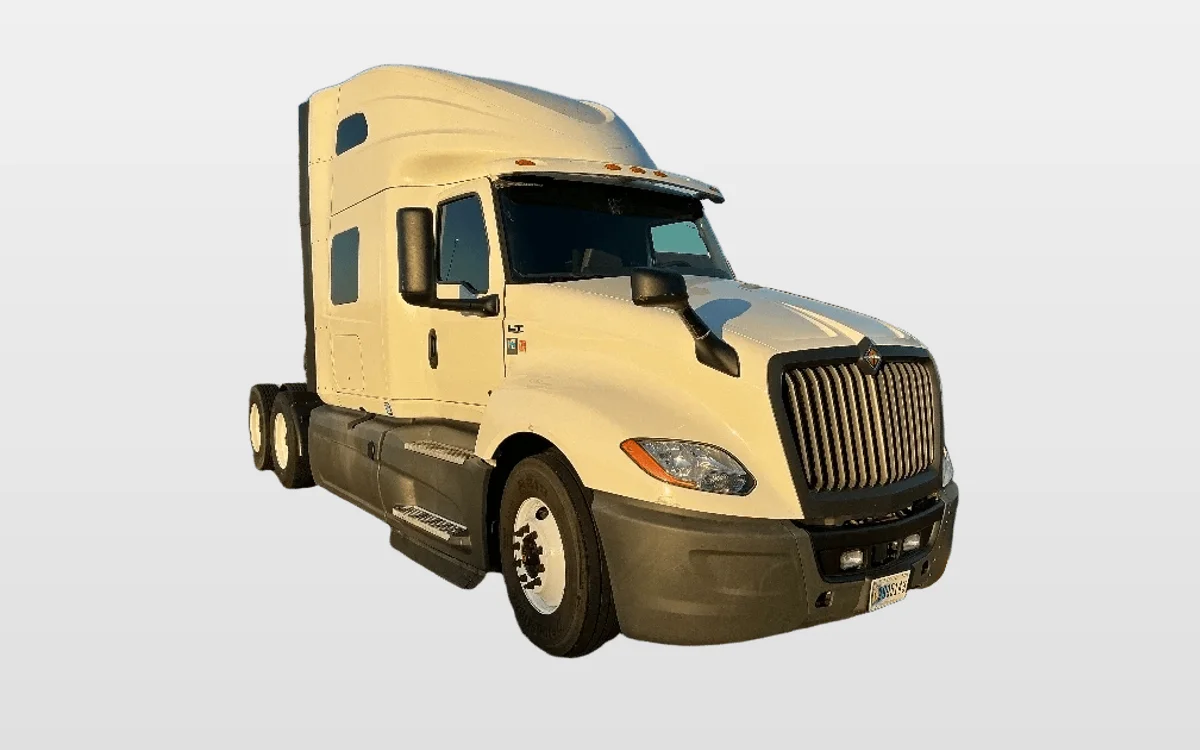 2021 International LT - image 1