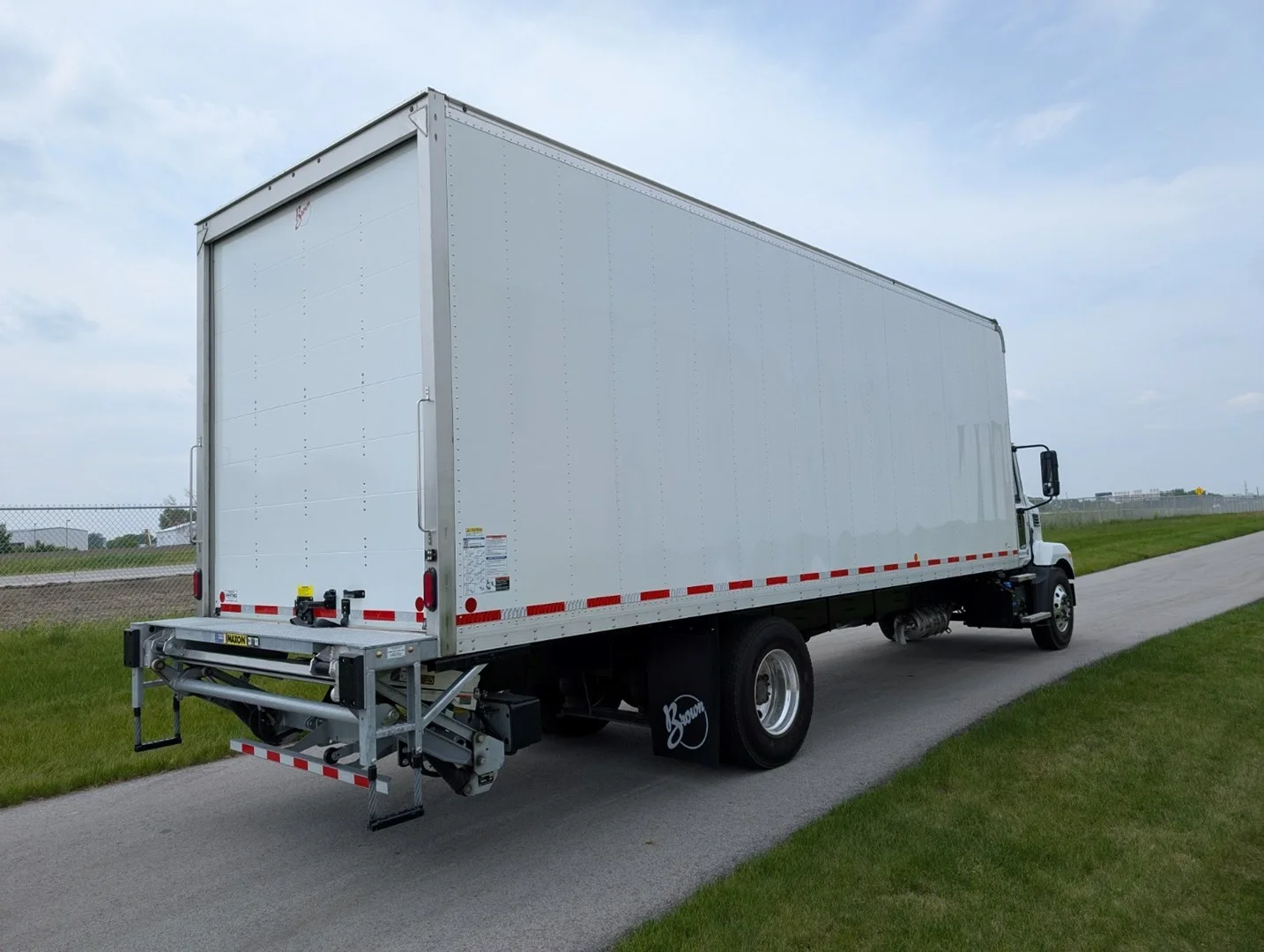 2025 Mack MD6 Box Truck - image 3