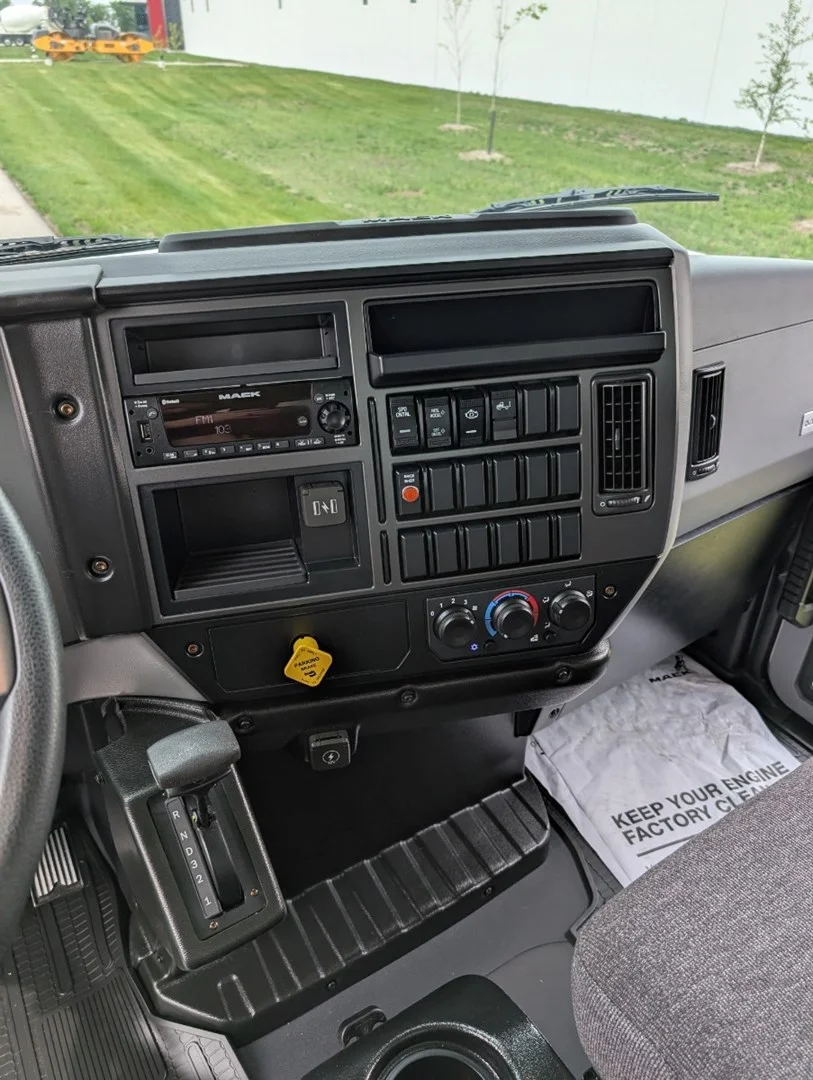 2025 Mack MD6 Box Truck - image 10