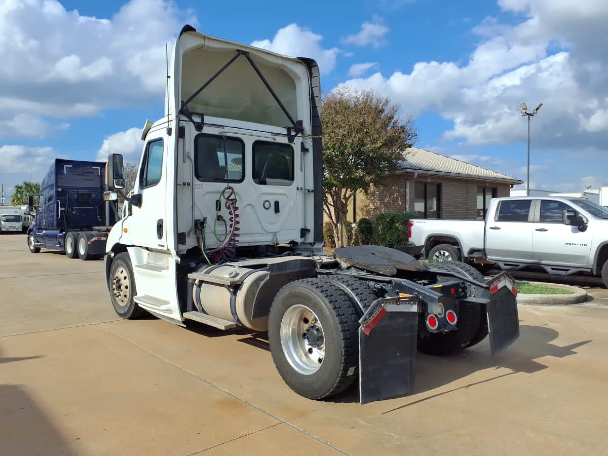 2019 Freightliner Cascadia in Houston, TX — photo 6