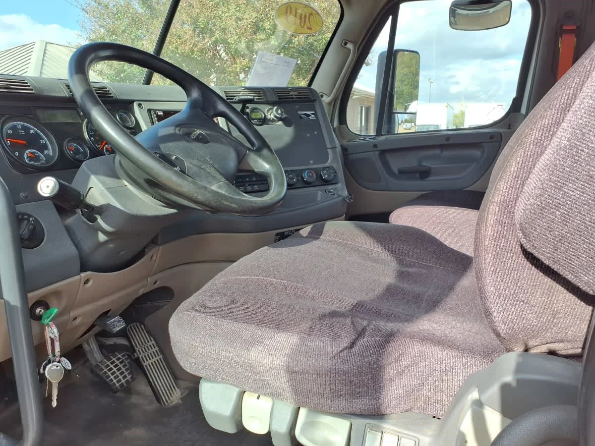 2019 Freightliner Cascadia in Houston, TX — photo 7