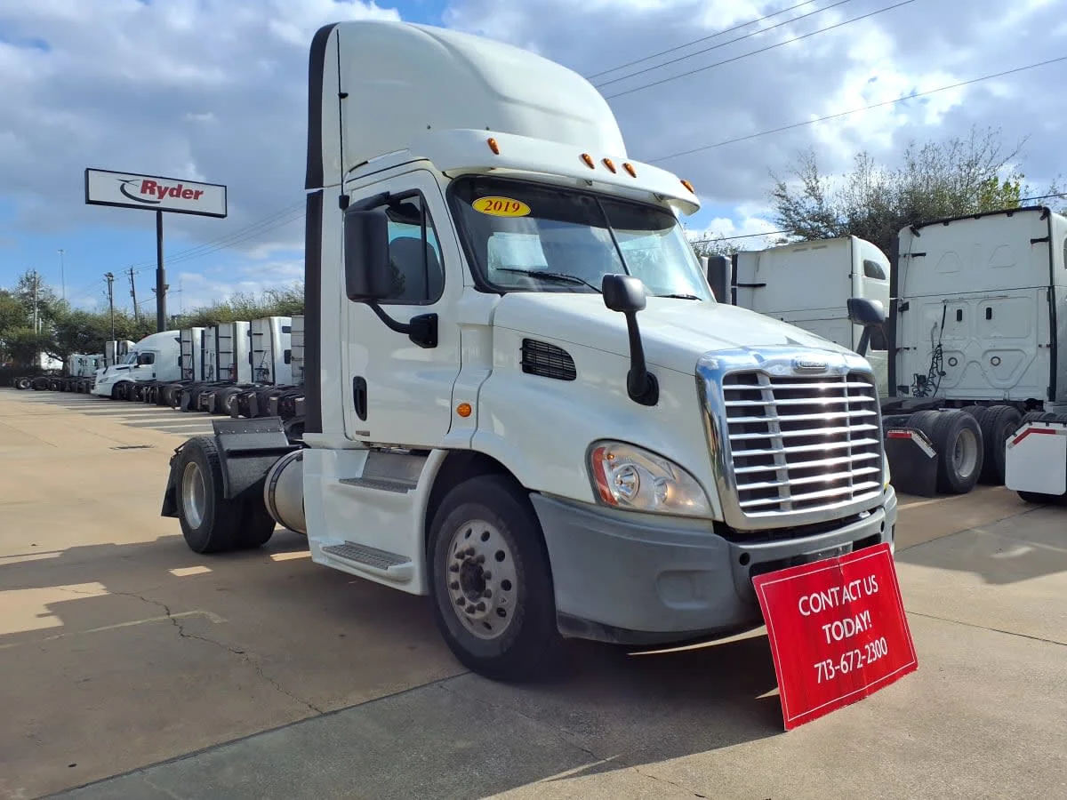 2019 Freightliner Cascadia in Houston, TX — photo 3
