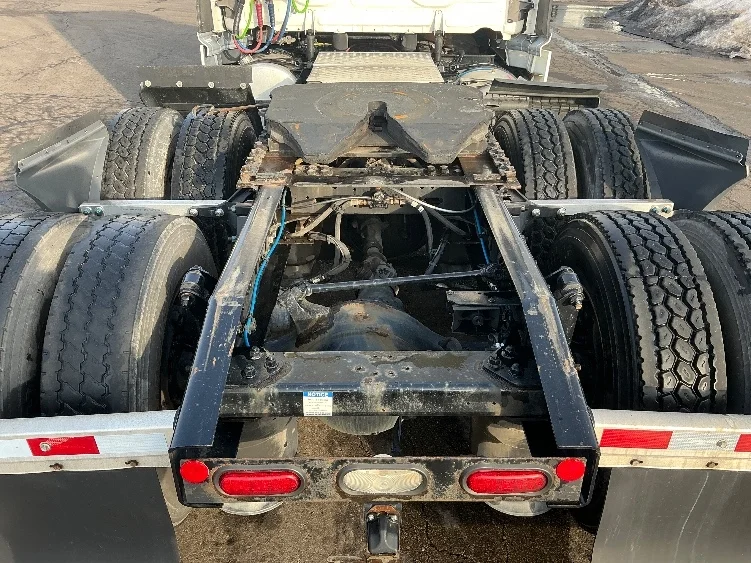 2022 Freightliner Cascadia - image 6