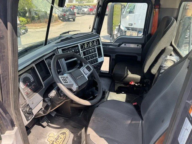 2020 Mack Anthem - image 5