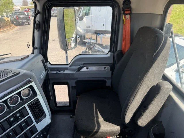 2020 Mack Anthem - image 7