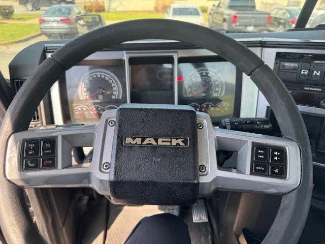 2020 Mack Anthem - image 8