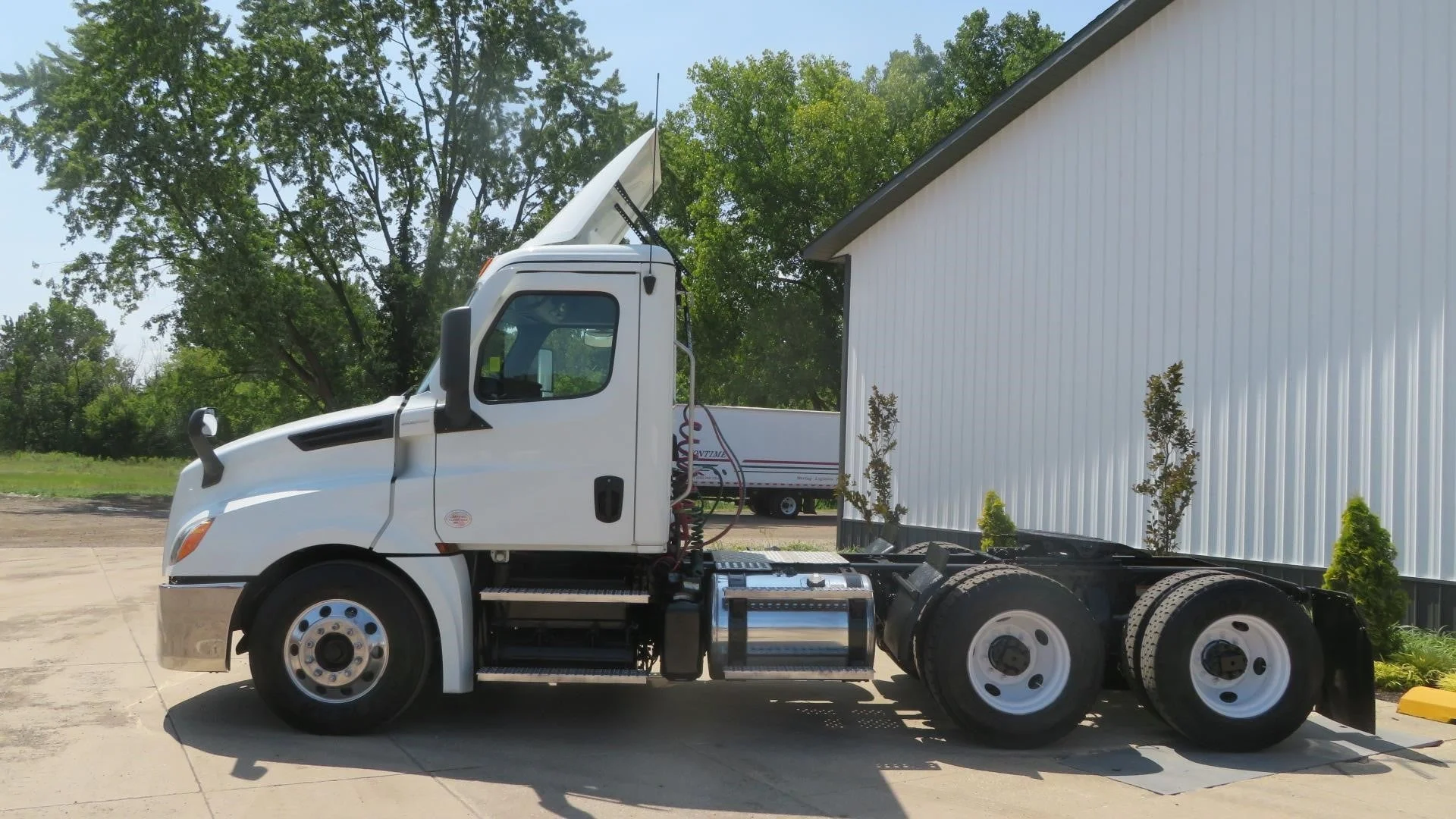 2021 Freightliner Cascadia in MI — photo 10
