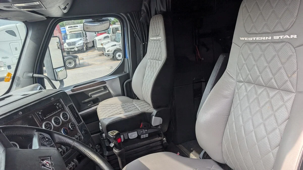 2023 Western Star 49X — photo 11