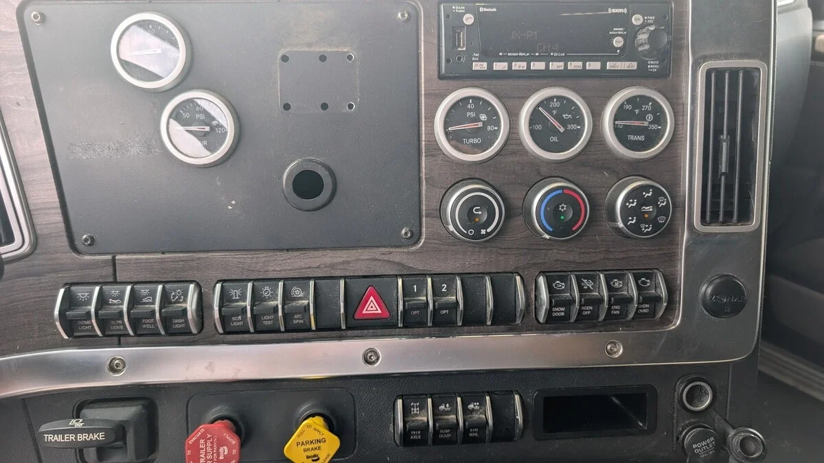 2023 Western Star 49X — photo 19
