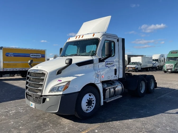 2021 Freightliner Cascadia - image 3