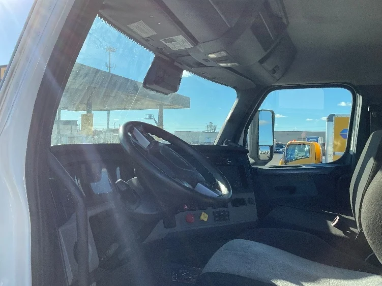 2021 Freightliner Cascadia - image 10