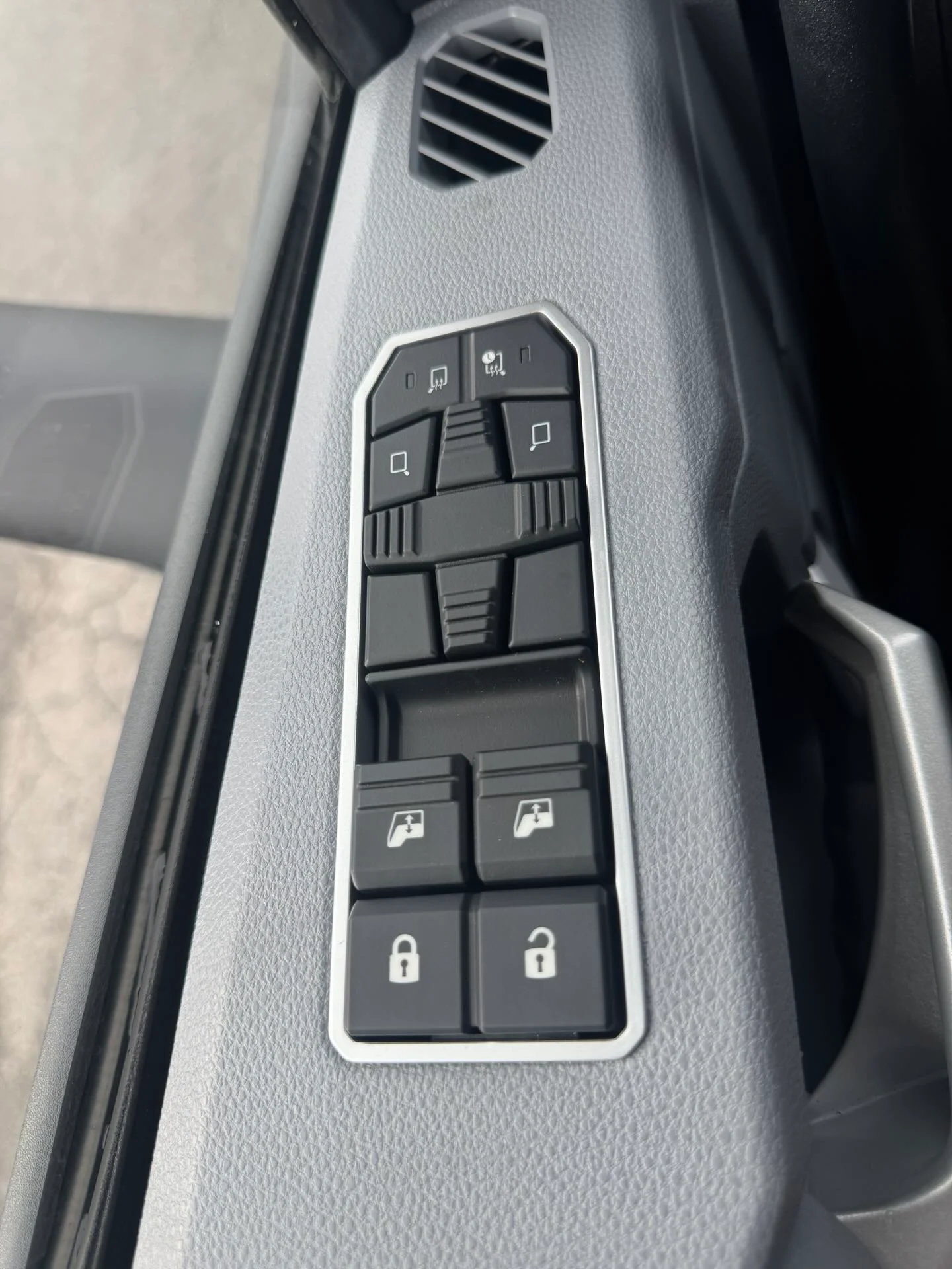 2026 Mack Pioneer - image 19