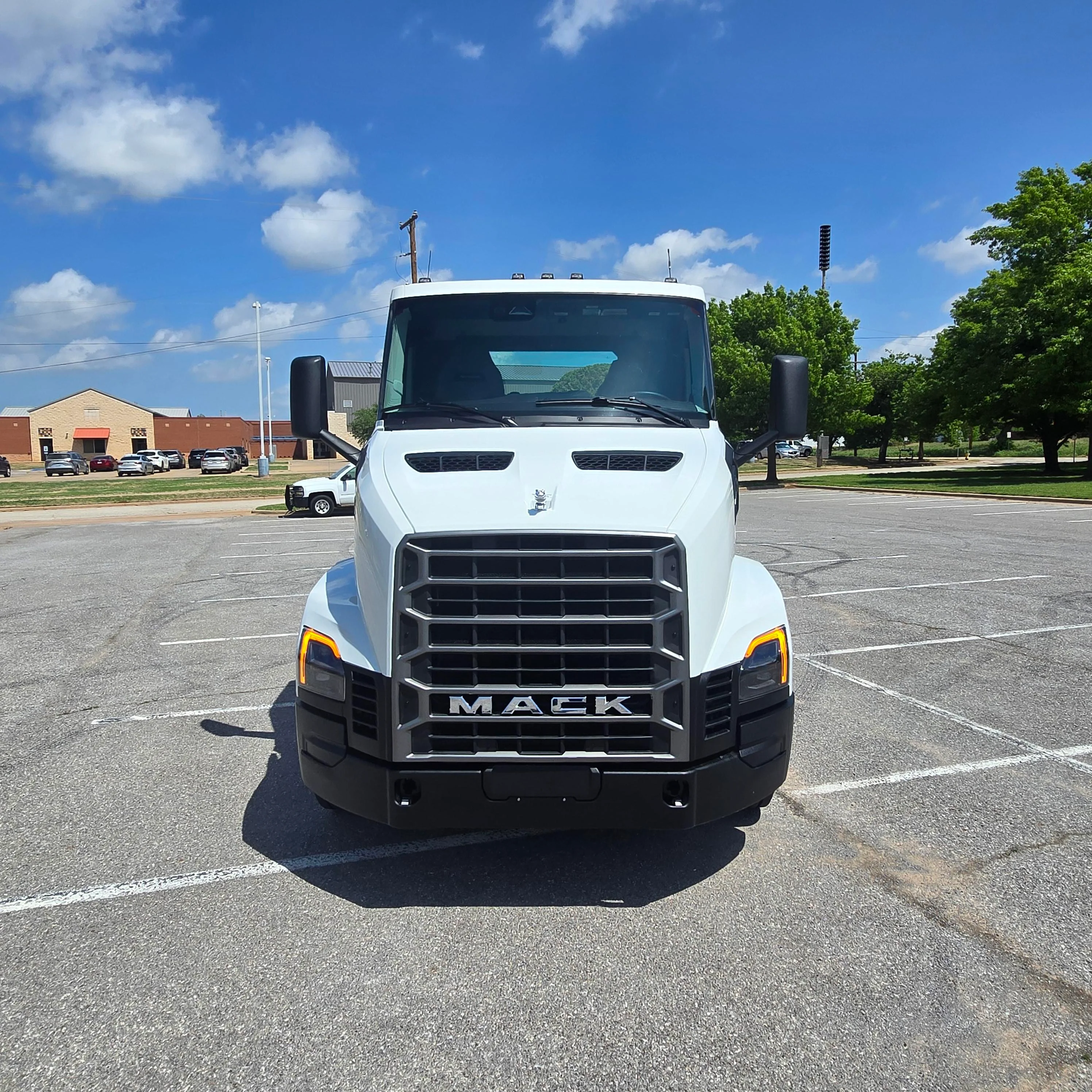 2027 Mack Anthem in Wichita Falls, TX — photo 2