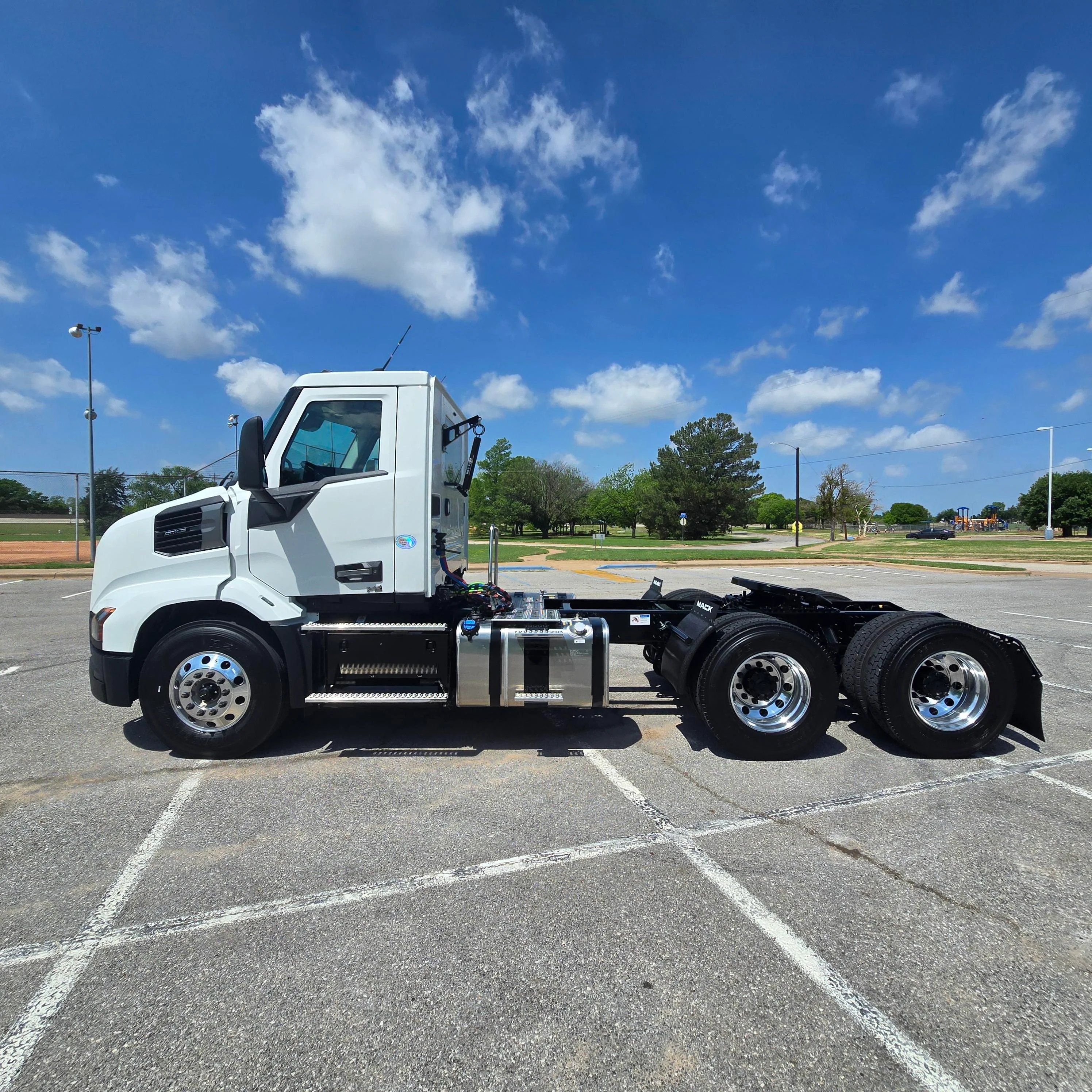 2027 Mack Anthem in Wichita Falls, TX — photo 8