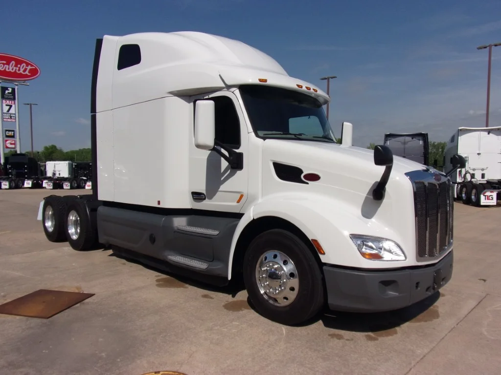 2021 Peterbilt 579 in Fort Smith, AR — photo 3