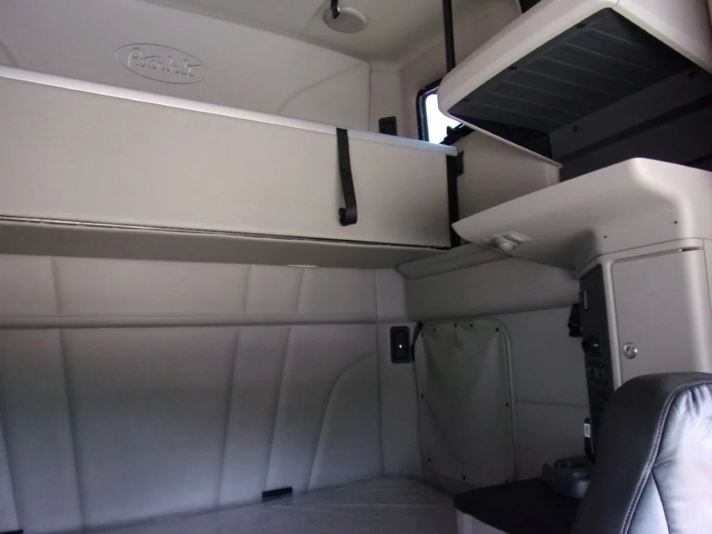 2021 Peterbilt 579 - image 14