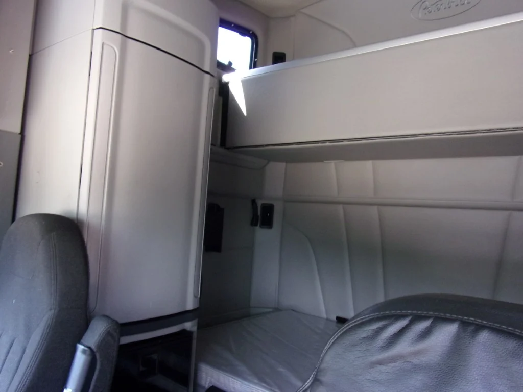 2021 Peterbilt 579 - image 13