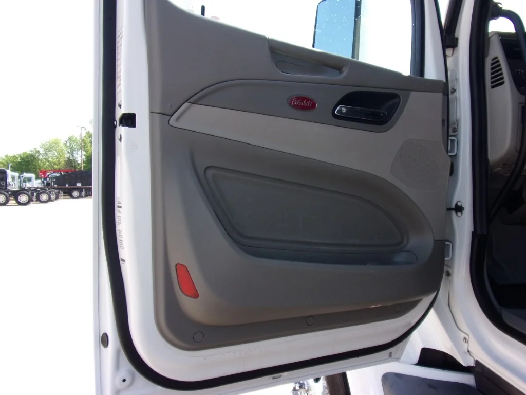 2021 Peterbilt 579 in Fort Smith, AR — photo 11