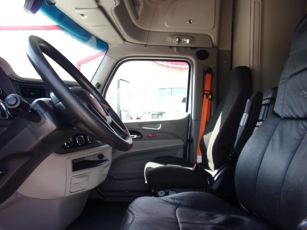 2021 Peterbilt 579 - image 12