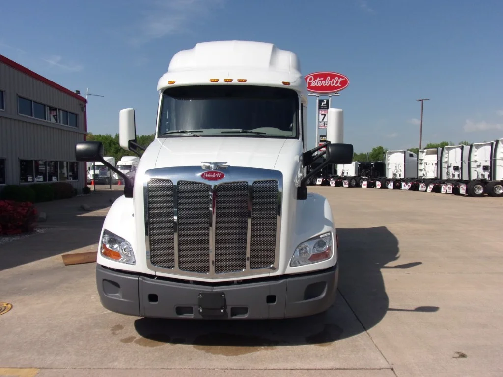 2021 Peterbilt 579 in Fort Smith, AR — photo 2