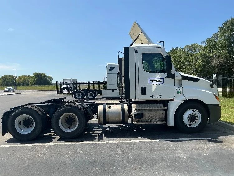 2021 Freightliner Cascadia in Pensacola, FL — photo 8