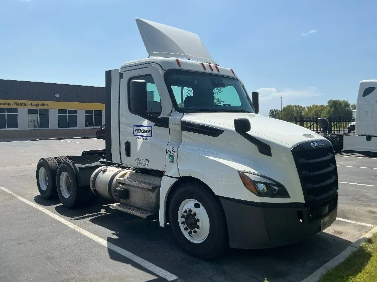 2021 Freightliner Cascadia in Pensacola, FL — photo 3