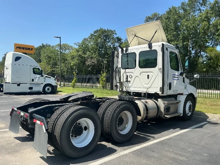 2021 Freightliner Cascadia in Pensacola, FL — photo 7