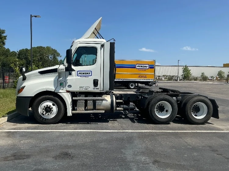 2021 Freightliner Cascadia in Pensacola, FL — photo 4
