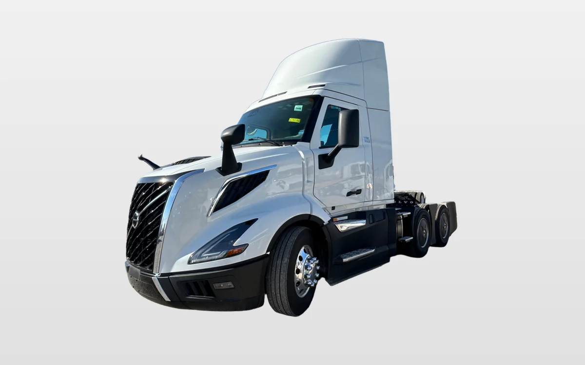 2025 Volvo - image 1