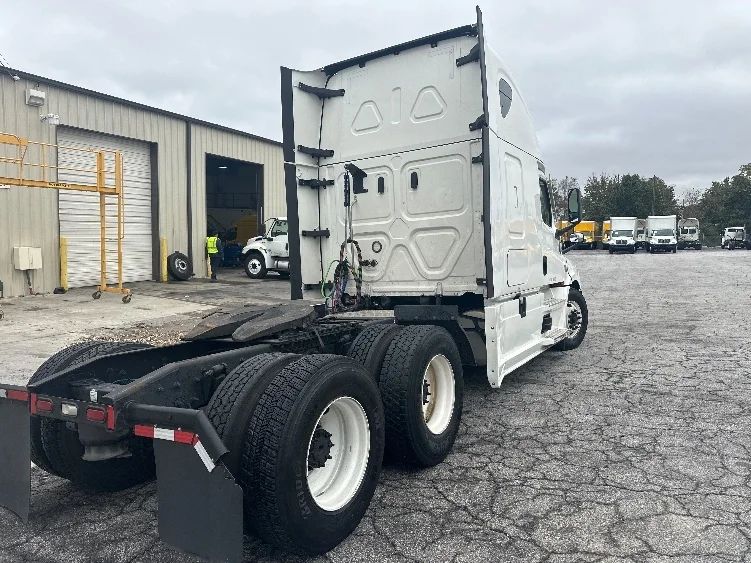 2021 Freightliner Cascadia in Atlanta (Forest Park), GA — photo 7