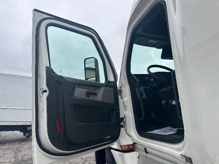 2021 Freightliner Cascadia in Atlanta (Forest Park), GA — photo 9