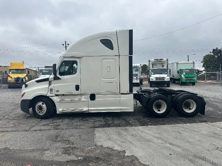 2021 Freightliner Cascadia in Atlanta (Forest Park), GA — photo 4