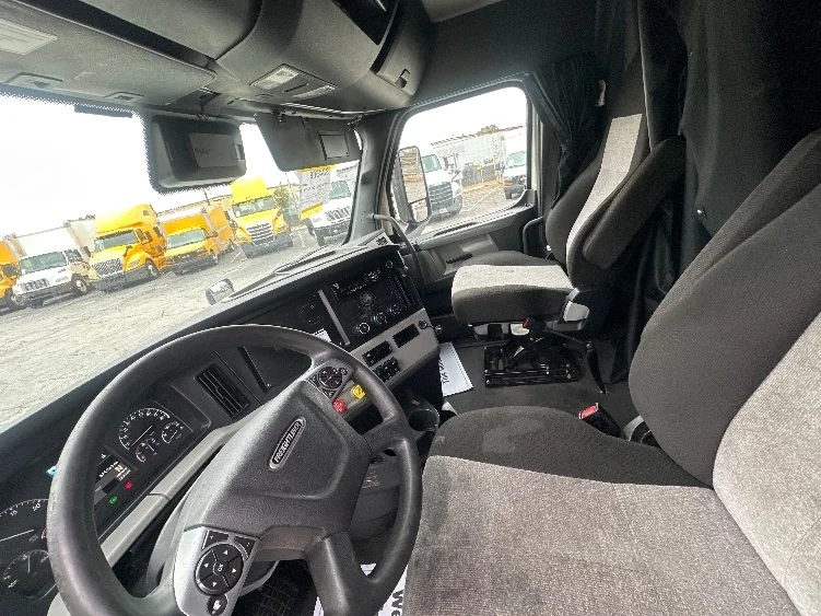 2021 Freightliner Cascadia in Atlanta (Forest Park), GA — photo 10