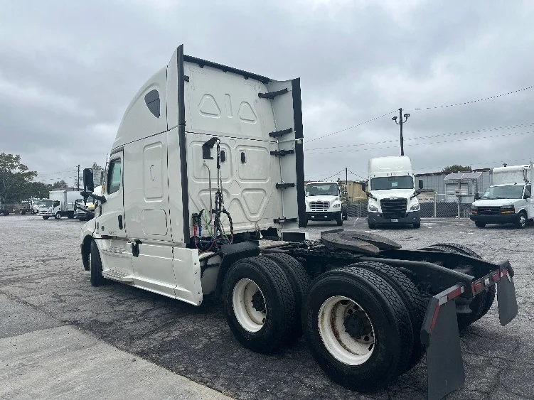 2021 Freightliner Cascadia in Atlanta (Forest Park), GA — photo 5