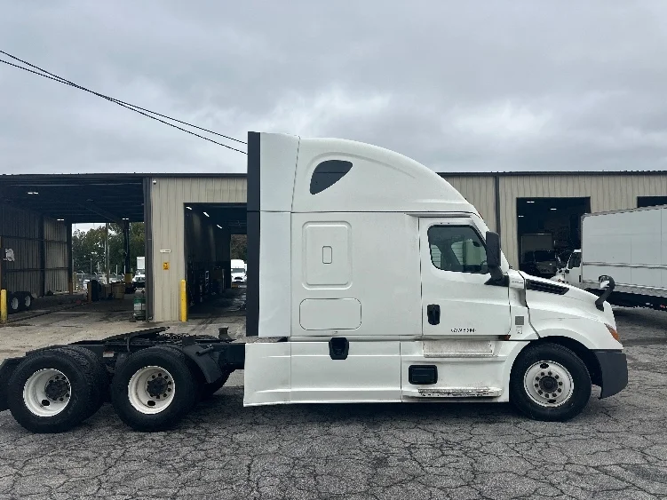 2021 Freightliner Cascadia in Atlanta (Forest Park), GA — photo 8