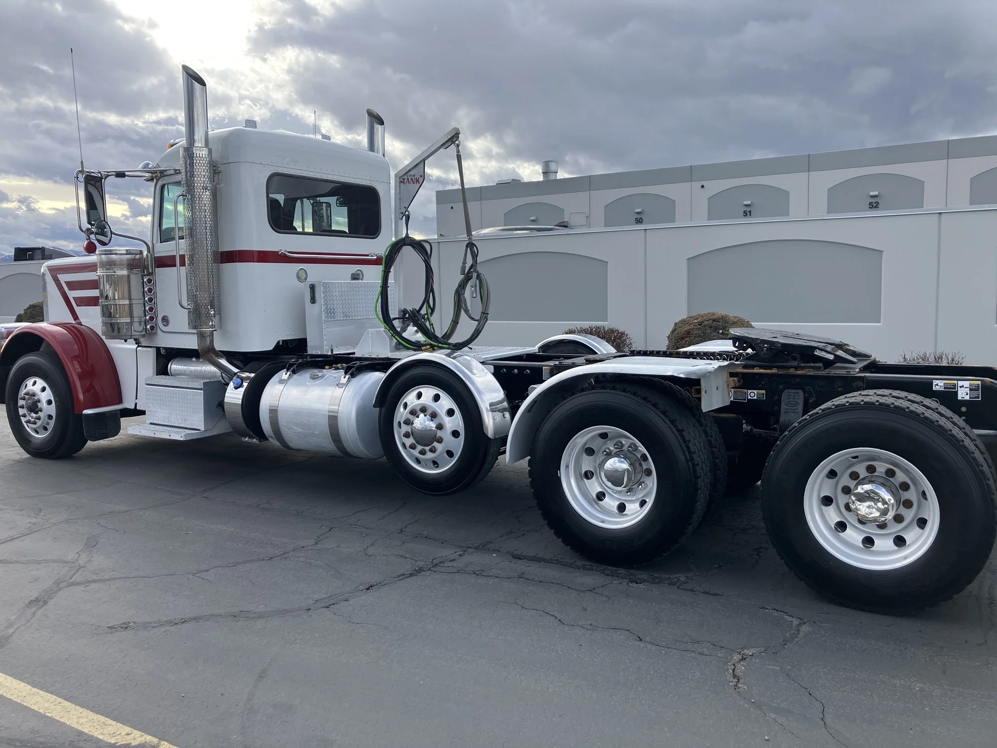 2021 Peterbilt 389 - image 3