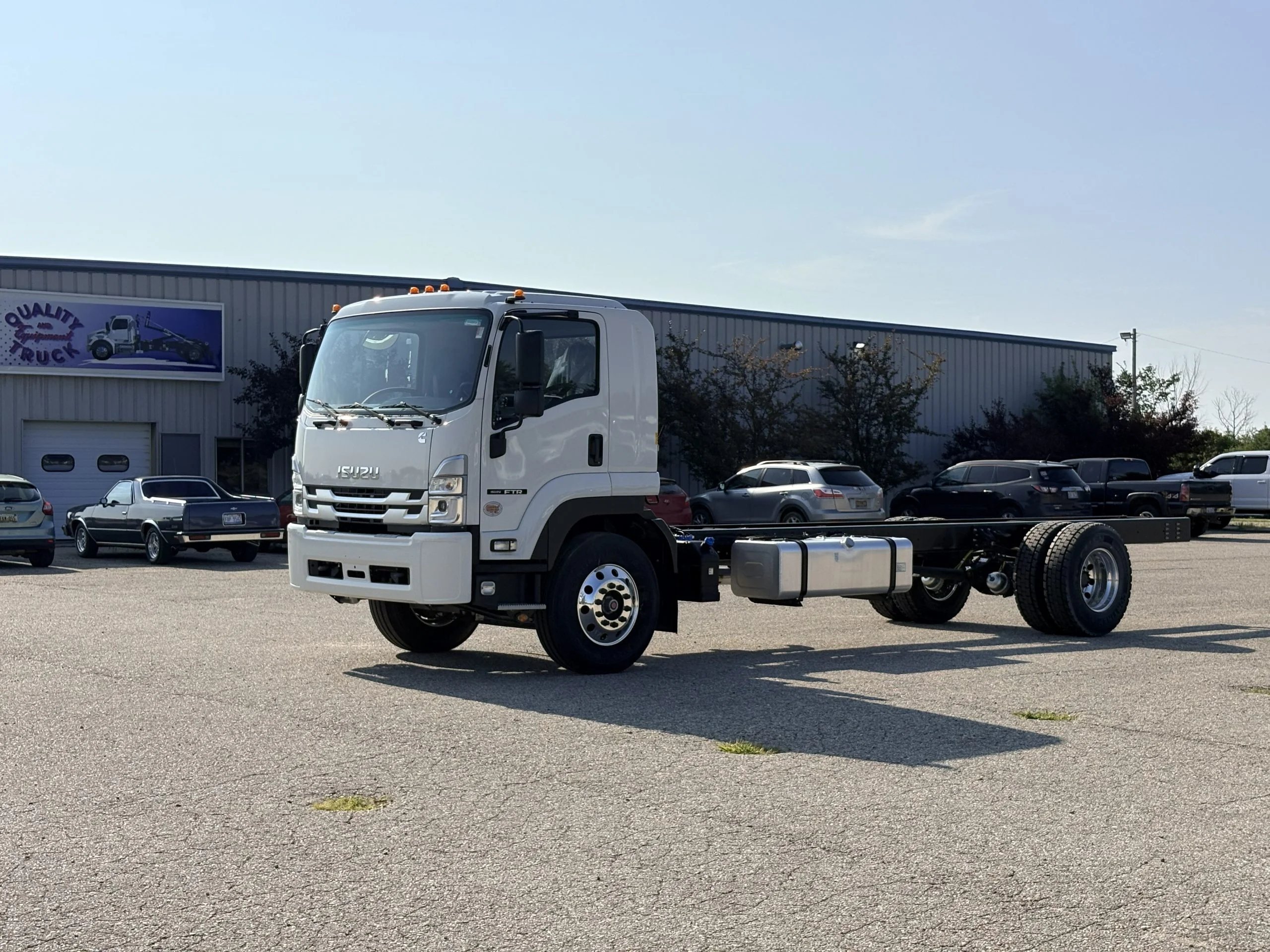2025 Isuzu FTR — photo 2